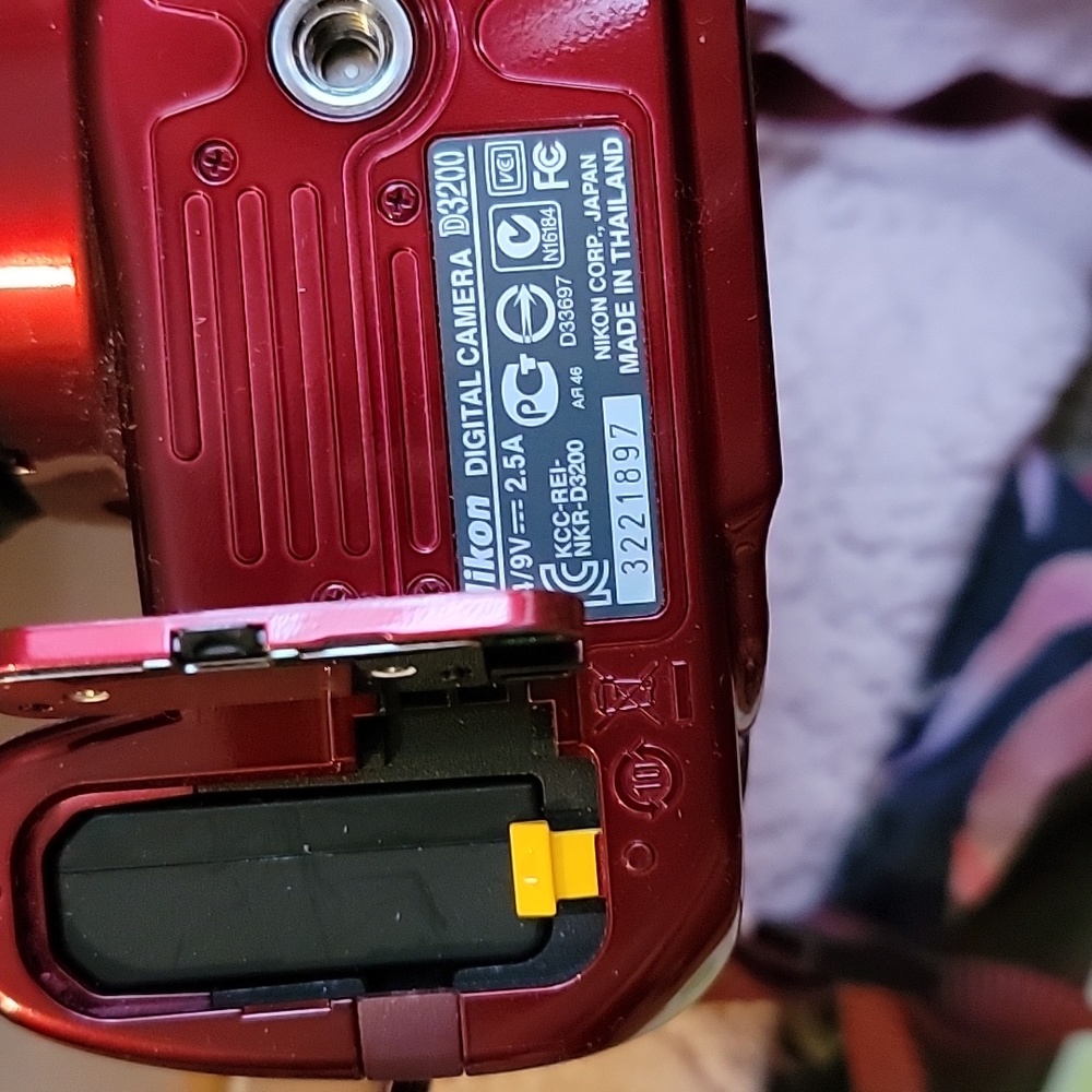 Nikon D3200 SLR Red - Picture 7 of 7
